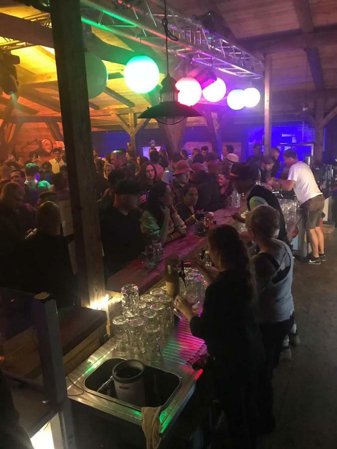 Oktoberfest Wiesn Camp Lodge Munich Extérieur photo
